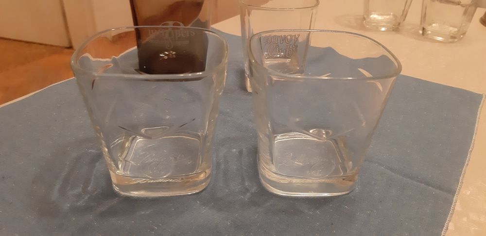 Рекламни и нерекламни чаши за алкохол