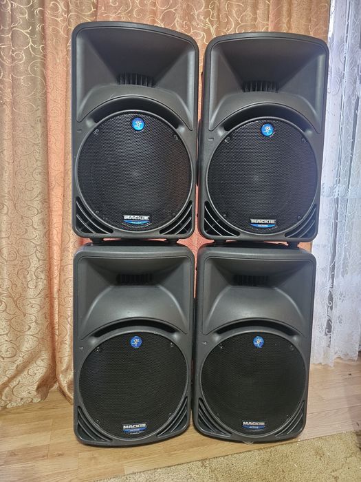 Vand sistem compus din 4 boxe mackie srm 450 si bass mackie swa 1501