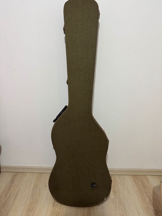 Продавам бас Китара Cort