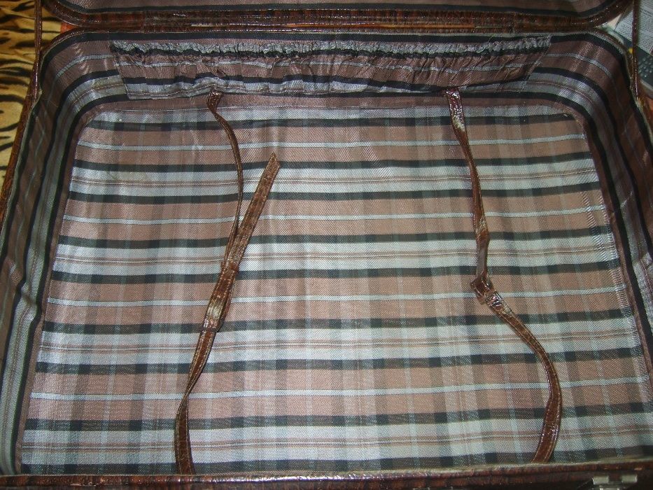 Антики за колекционери-КУФАР, НОЖИЦи, ЮТИИ