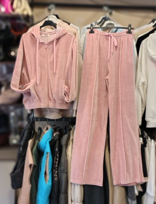 Топ Дамски екипи на супер цена Налични само Л размер