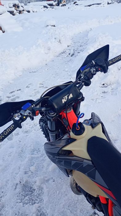 Vând ktm exc 250 six days