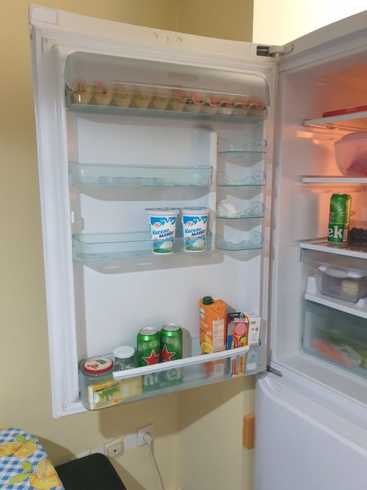 Хладилник с фризер  HOTPOINT ARISTON  размери 1900 см70см60см.за 250евро