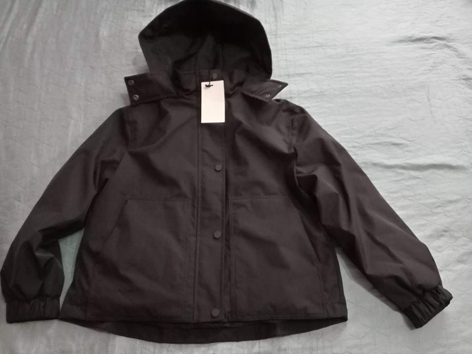 Geaca neagră, marca Zara, mărime 11-12ani