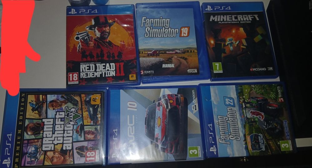 Vând ps4 funcționabil și jocuri