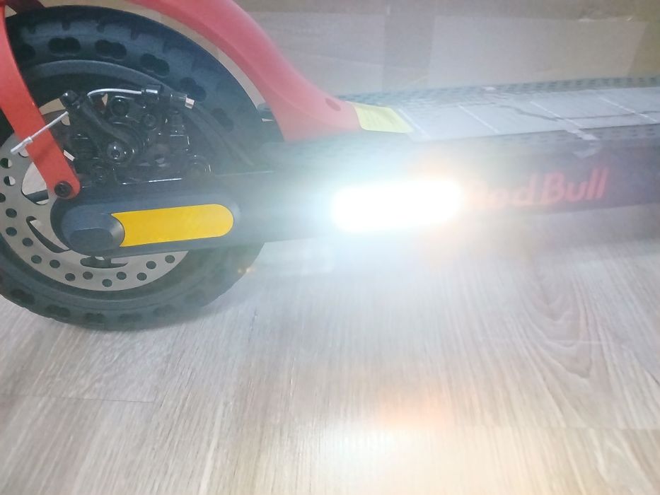 Trotinetă electrică 8.5” pliabilă –  nouă, design sport Red Edi