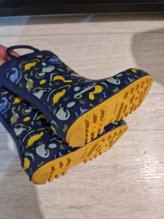 Продам детские сапожки на мальчика