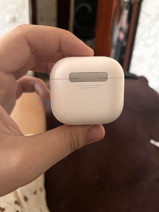 Продам оригинальные AirPods 4 серии