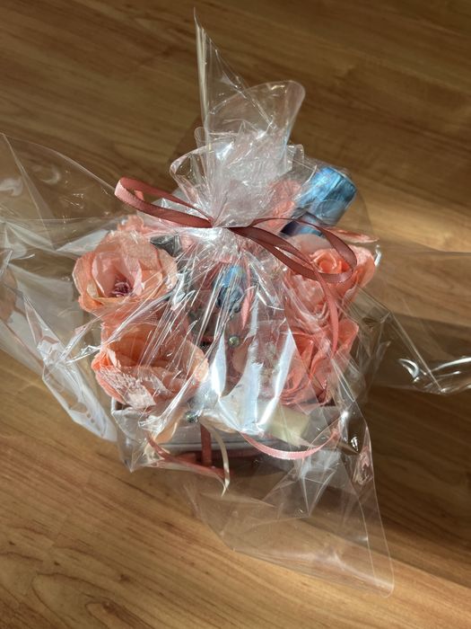 Ръчно изработени цветчета от хартия пенливо вино и