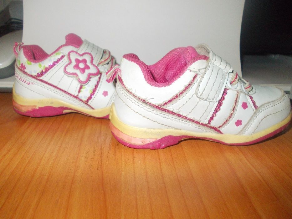 кроссовки для девочки