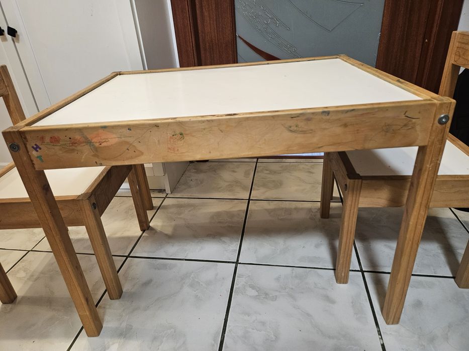 Masa cu scaune pentru copii
