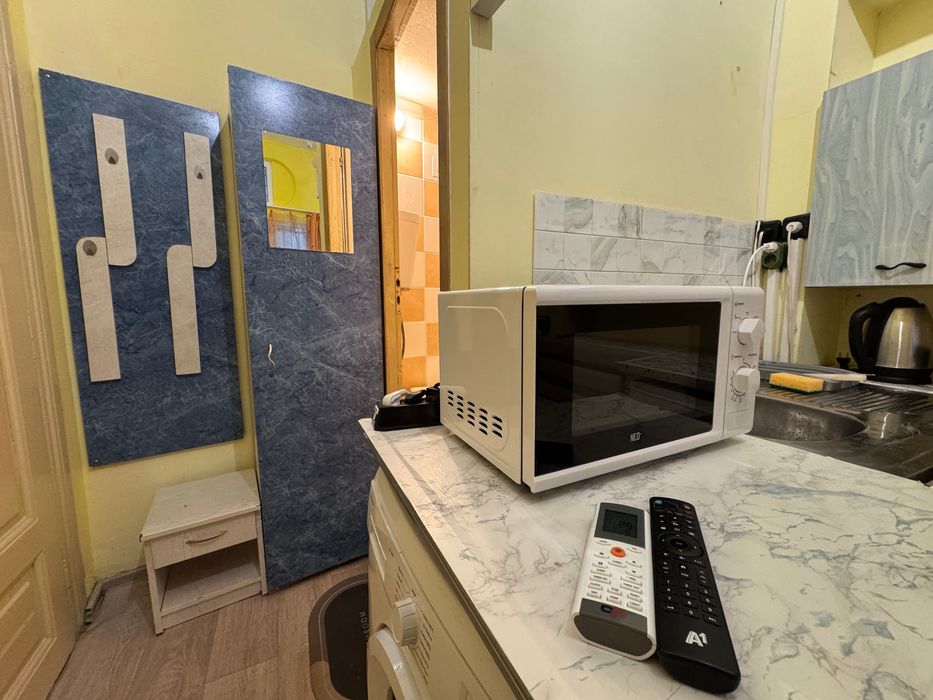 Студио под наем, Център