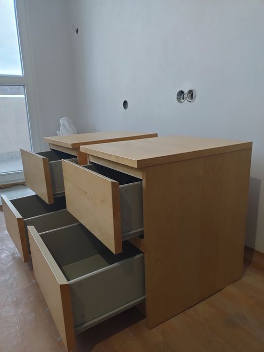 Две нощни шкафчета