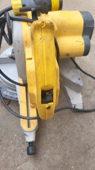 Vînd 2 circulare Dewalt în stare foarte buna,