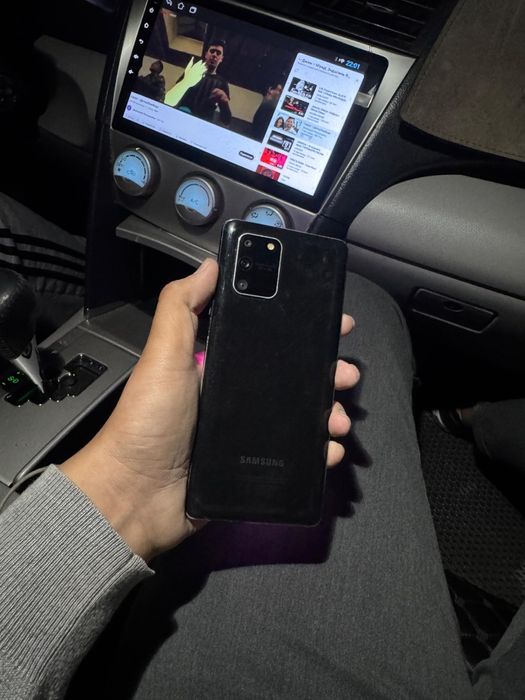 Самсунг С10 Lite