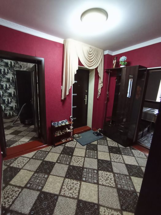 Guliston shahar Axilik maxalada 3× xonalik Dom sotiladi.