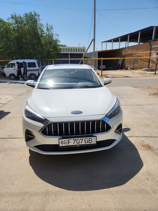 Jac j7 liftbek sotiladi