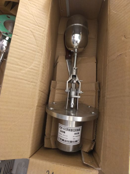 Поплавок для емкости