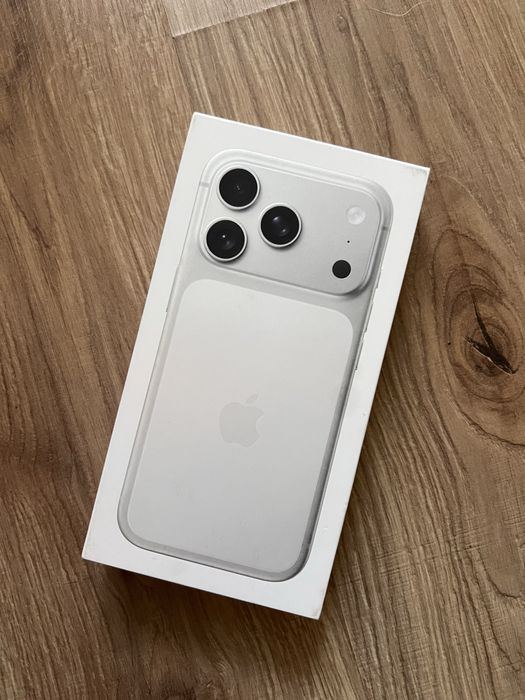 iPhone 17 Pro Silver
