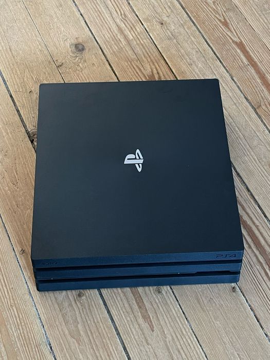 Playstation 4 pro CUH-7216, impecabil, modabil