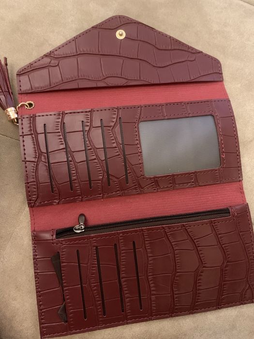 Дамски портмоне