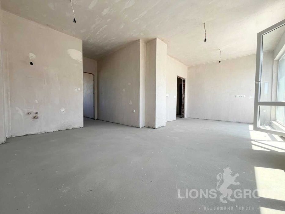 Продава се Четиристаен апартамент в Варна, Цветен квартал - 102 кв.м за 2442 €/кв.м - Снимка #1