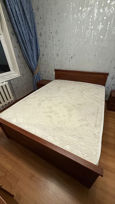 Продам кровать с тумбачками