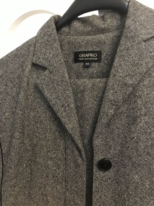 платья, костюмы продам