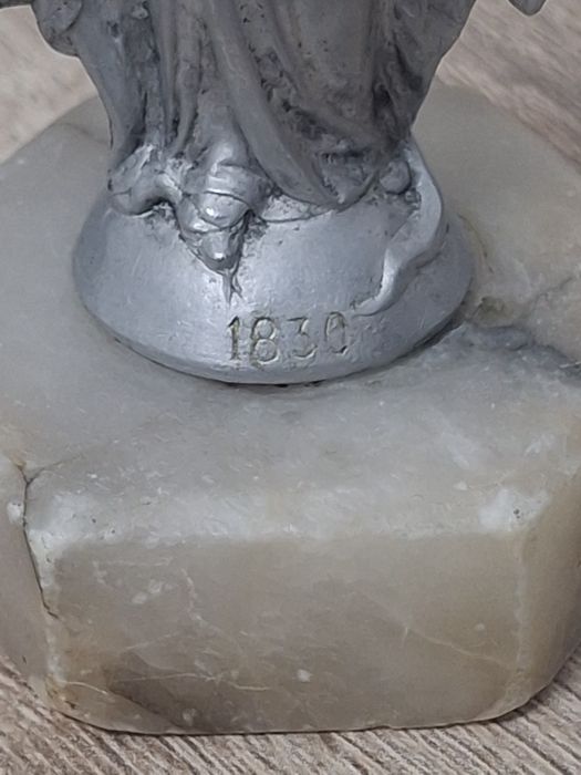 Vand statueta fecioara Maria foarte veche, pret negociabil