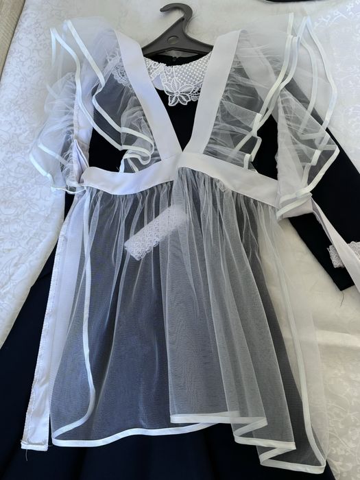 Темно-синяя школьная форма для выпускниц