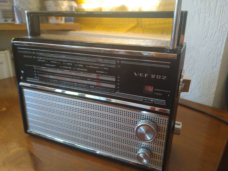 Радио VEF 202 с добавен УКВ/FM обхват