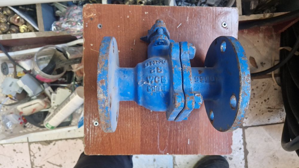 Задвижка железная