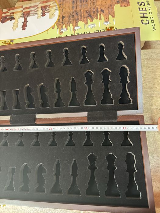 Шахматы с царапинами