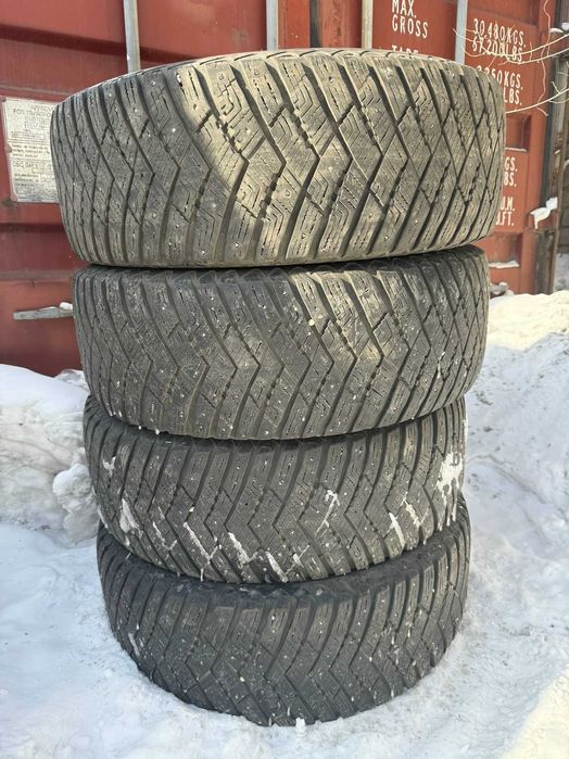 Зимние шины 265/65/17 Goodyear