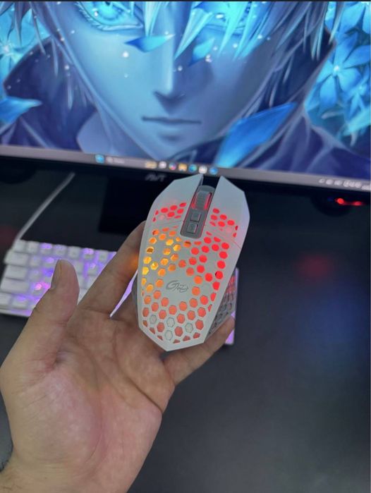 Продается игровая механическая клавиатура , мышка и коврик