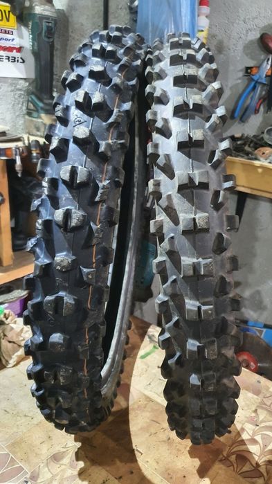 Dunlop si Maxxis // 80 100 21 // 90 90 21 // 150 lei buc