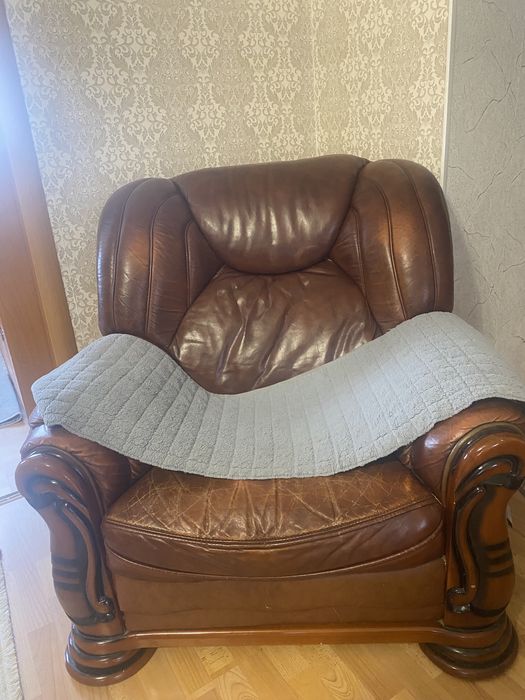 Кожанный диван 2 м