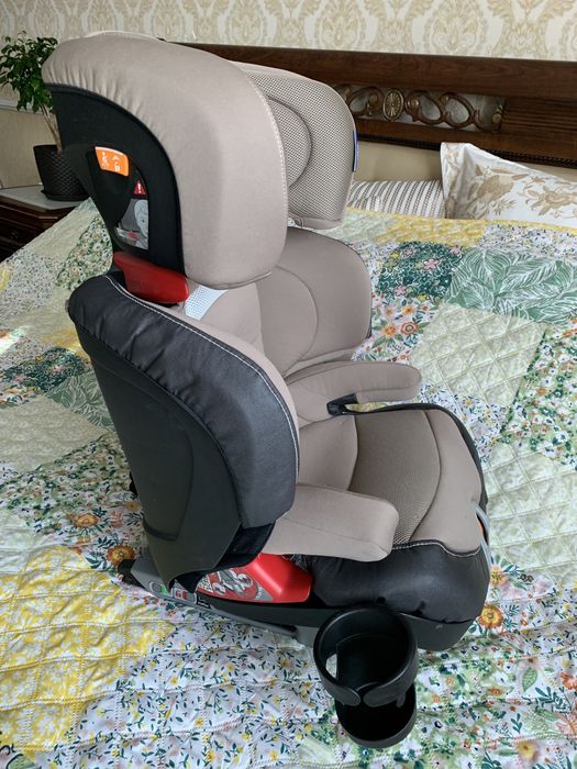 Автокресло детское Chicco (Range Rover Evoque и др.кроссоверы идеально