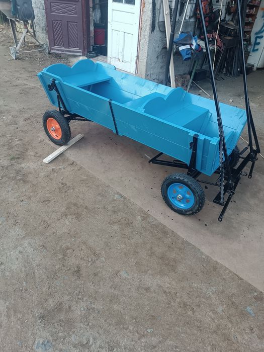 Vând căruțe de ponei