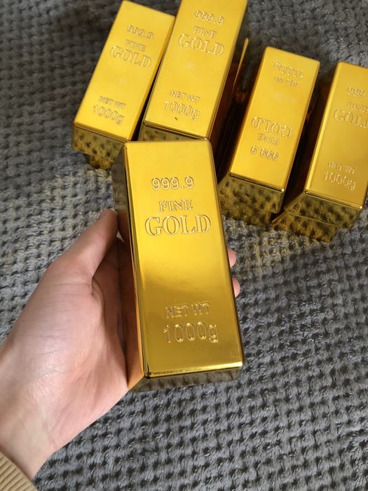 Златни пластмасови кюлчета