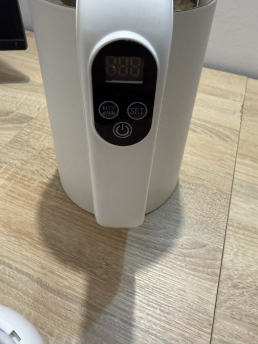 Fierbator electric cu afisaj