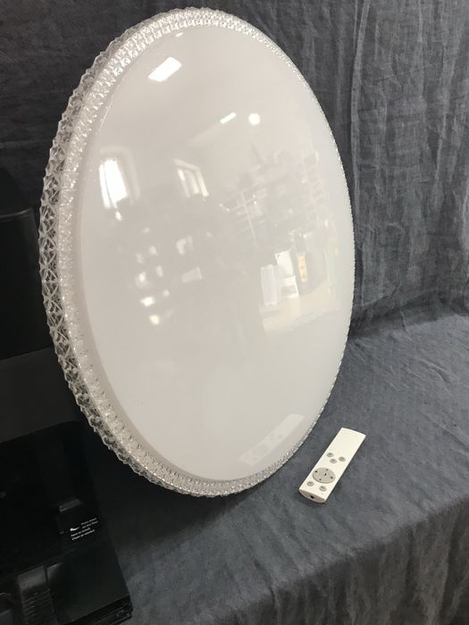 Стилна LED таванна лампа с дистанционно управление