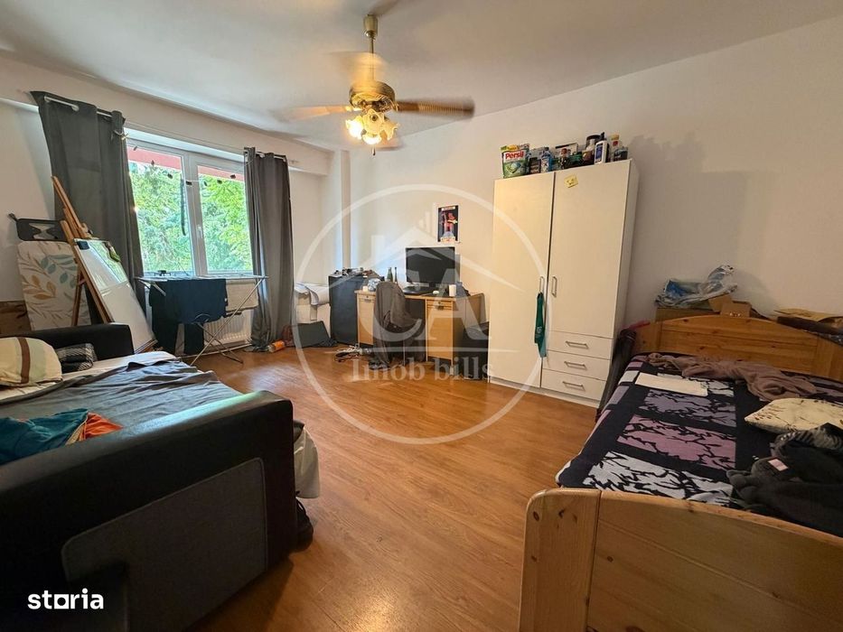 Apartament de vânzare cu 4 camere în zona Decebal, Oradea