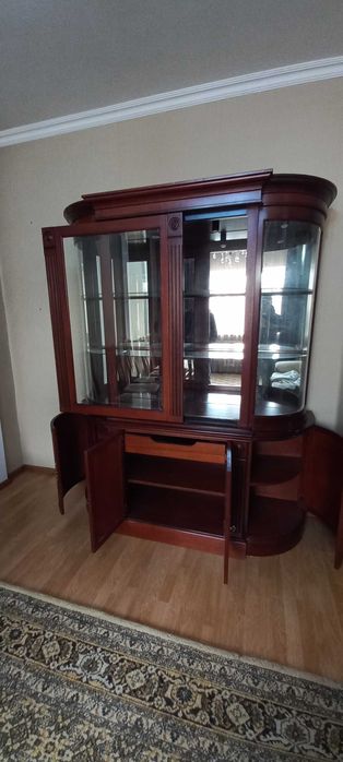 Шкаф сервант, б/у, состояние хорошее