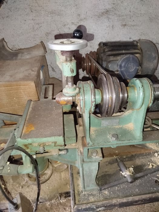Продам, токарный станок по дереву.