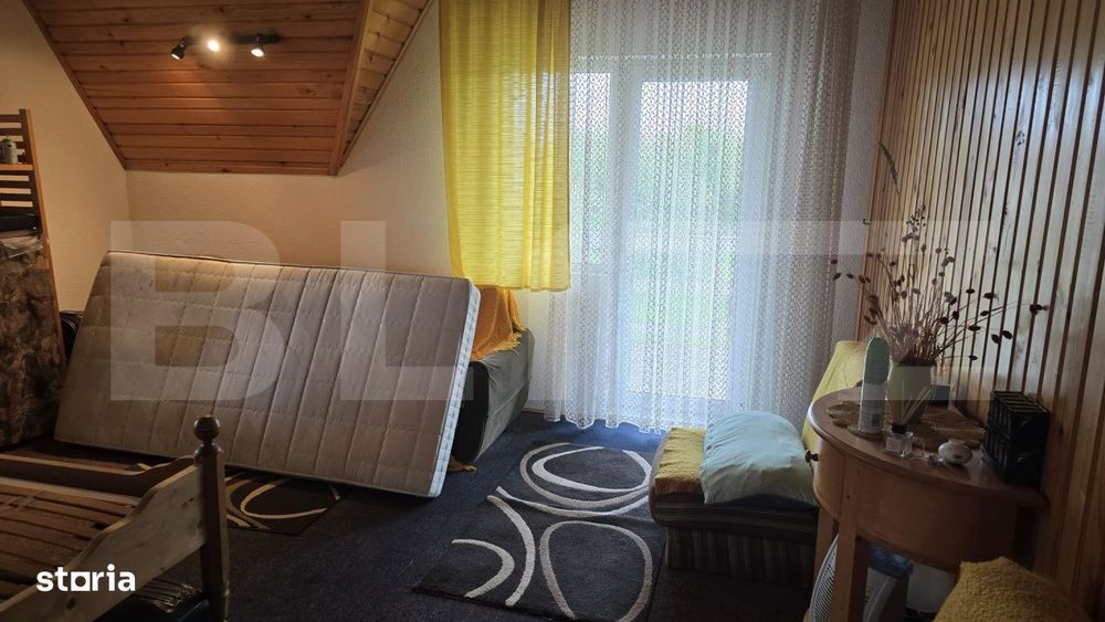 Casa 5 camere , 300 mp;  Teren - 2000 mp . Viile Satu Mare