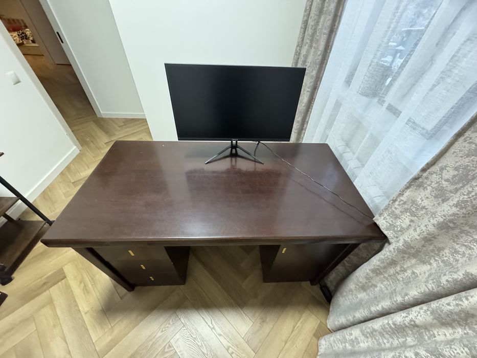 Стол компьютерный и шкаф