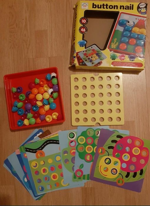 Joc creativ mozaic Button Nail in stare foarte buna, cu cutie