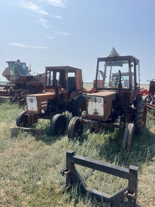 Продам два трактора т-25