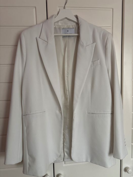 Бяло дамско сако